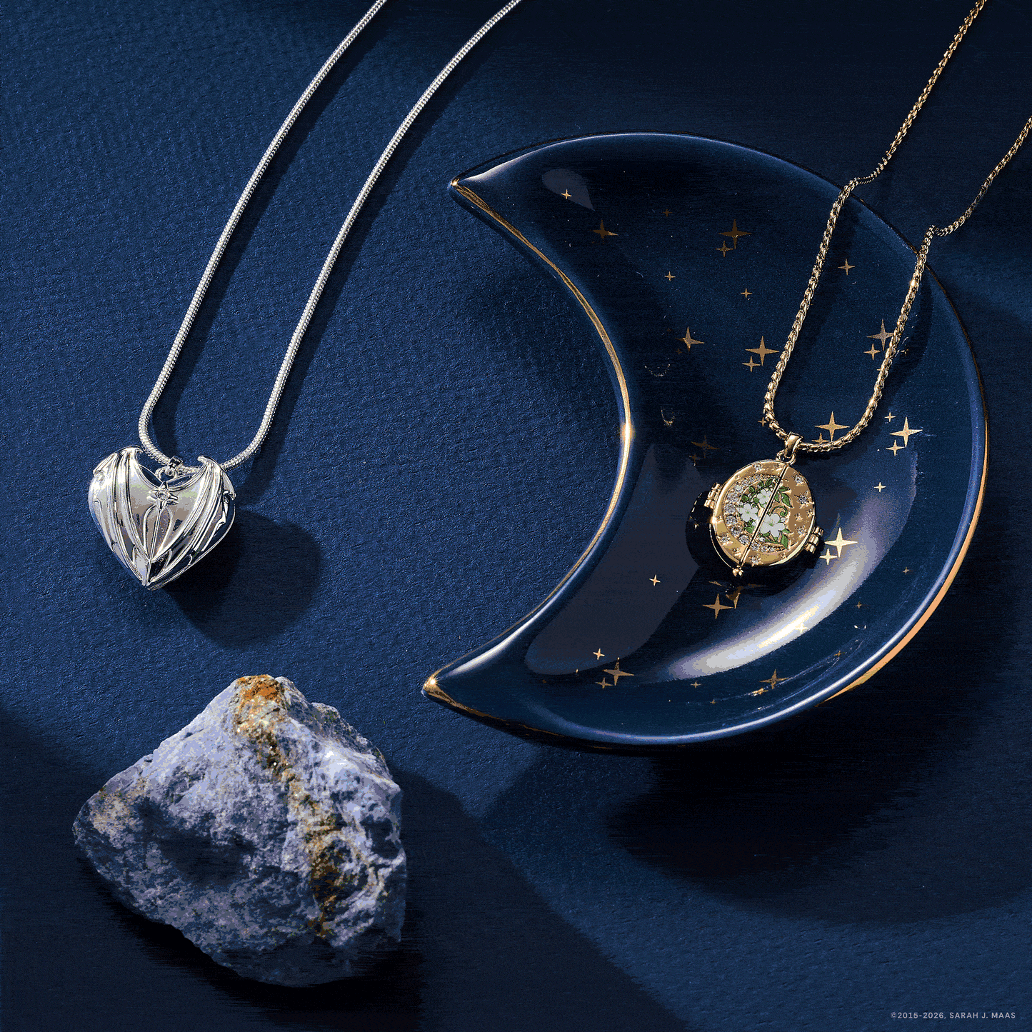 A Court of Thorns and Roses Velaris Heart Locket Necklace: Silver