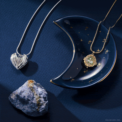 A Court of Thorns and Roses Velaris Heart Locket Necklace: Silver