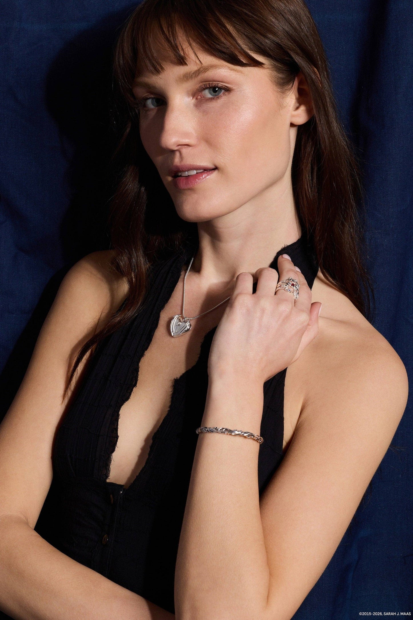 A Court of Thorns and Roses Velaris Heart Locket Necklace: Silver