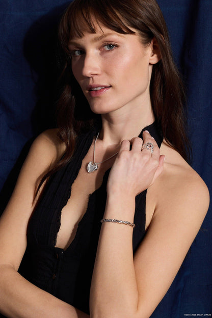 A Court of Thorns and Roses Velaris Heart Locket Necklace: Silver