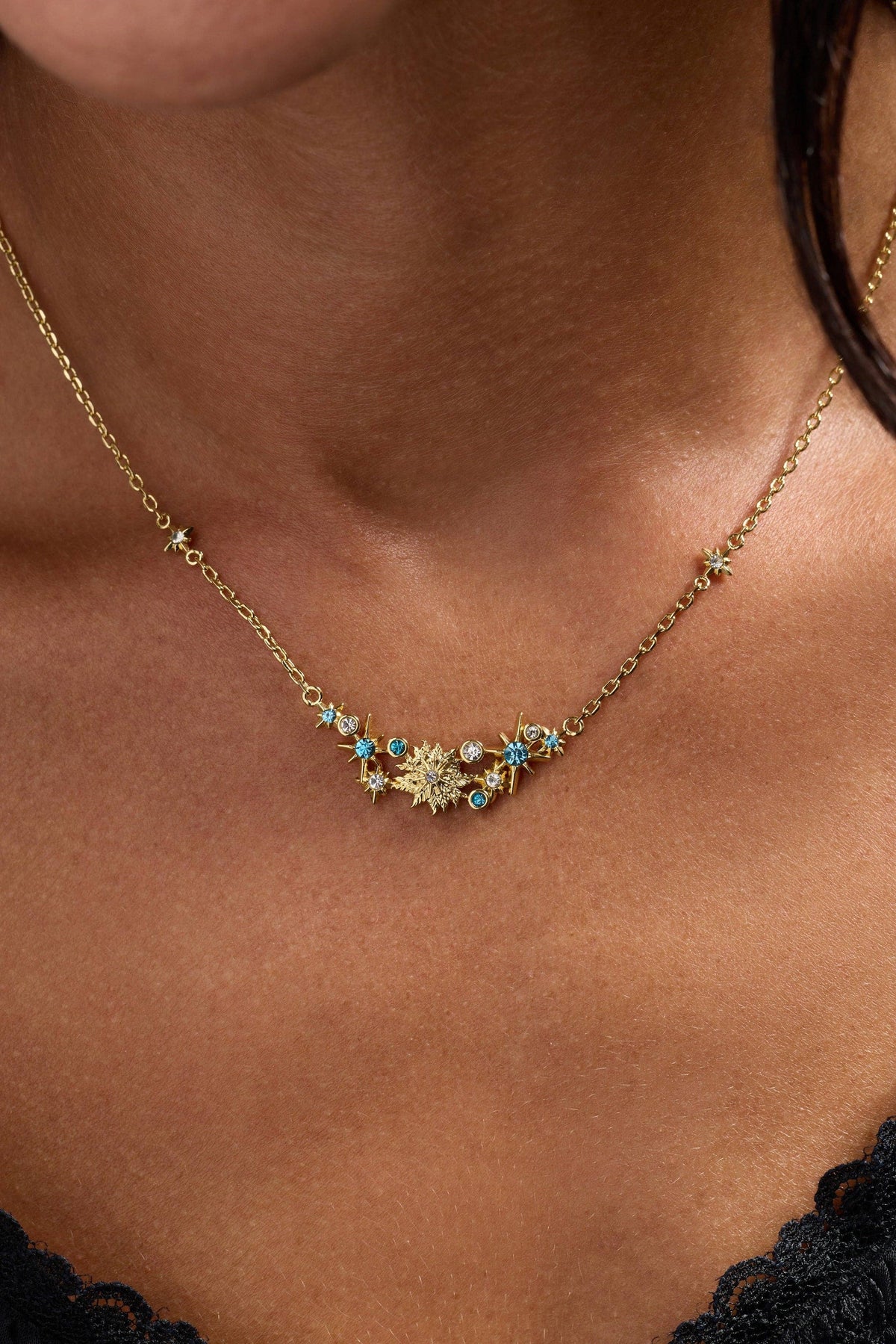 ACOTAR Frost and Starlight Flower Necklace: Gold