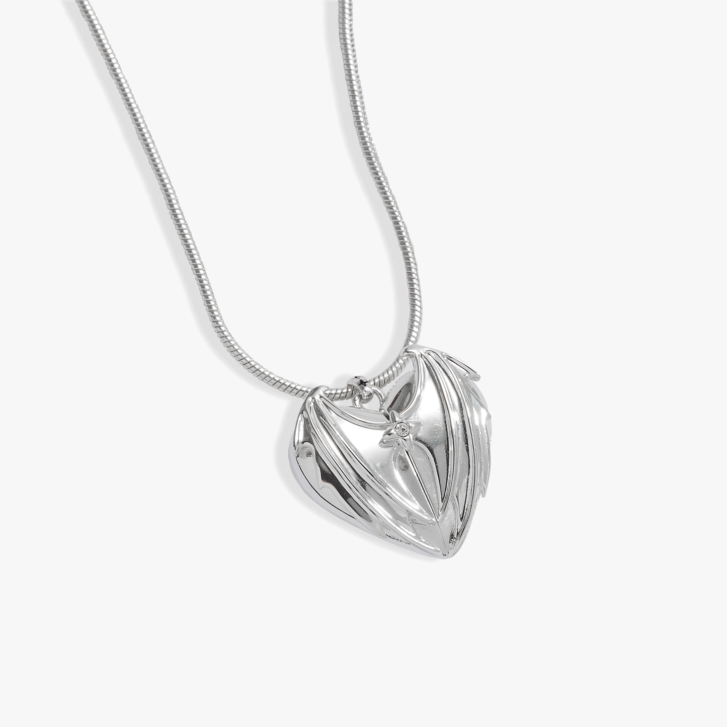 A Court of Thorns and Roses Velaris Heart Locket Necklace: Silver