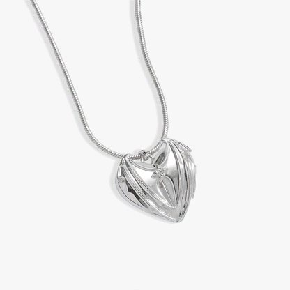 A Court of Thorns and Roses Velaris Heart Locket Necklace: Silver