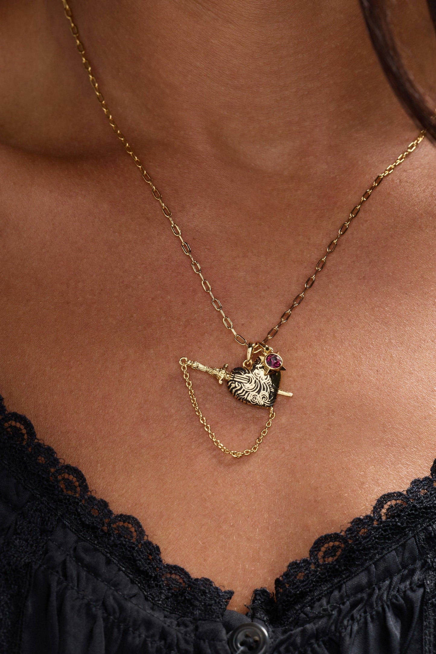 ACOTAR Wings and Ruin Sliding Dagger Heart Necklace: Gold