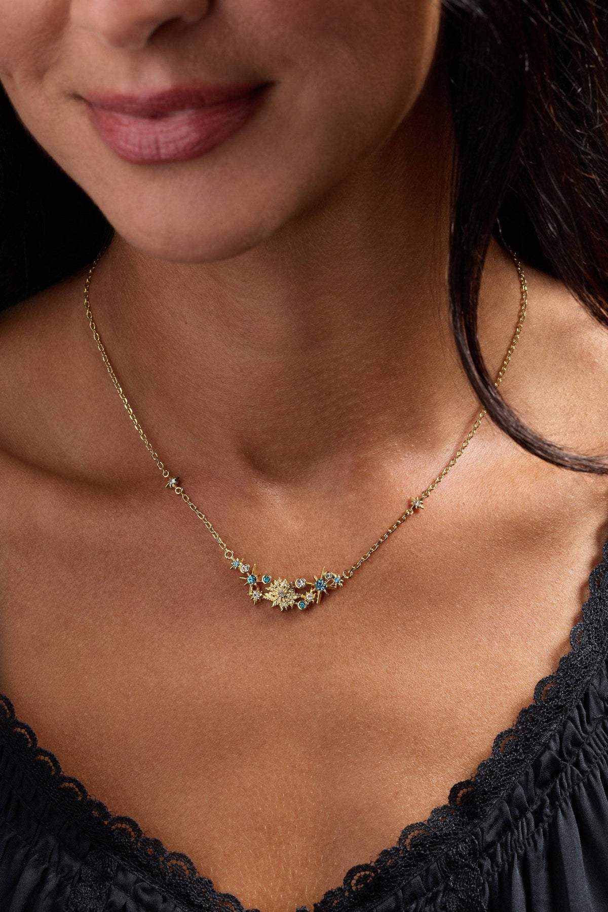 ACOTAR Frost and Starlight Flower Necklace: Gold