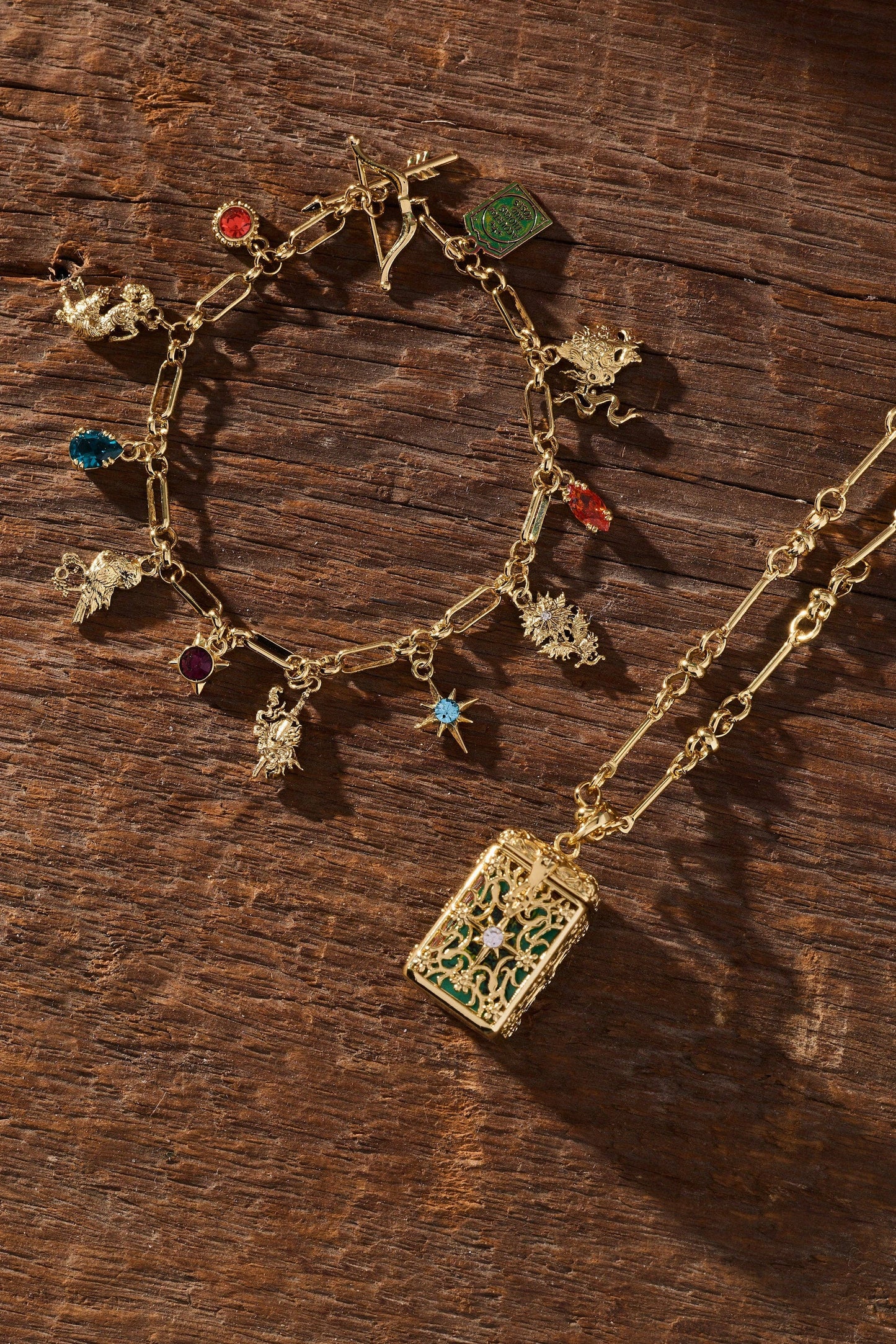 A Court of Thorns and Roses Book Covers Charm Toggle Bracelet: Gold